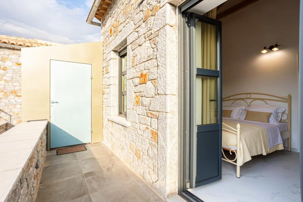 Mani Stone Built Home A Breath Away To The Sea Stoúpa Dış mekan fotoğraf